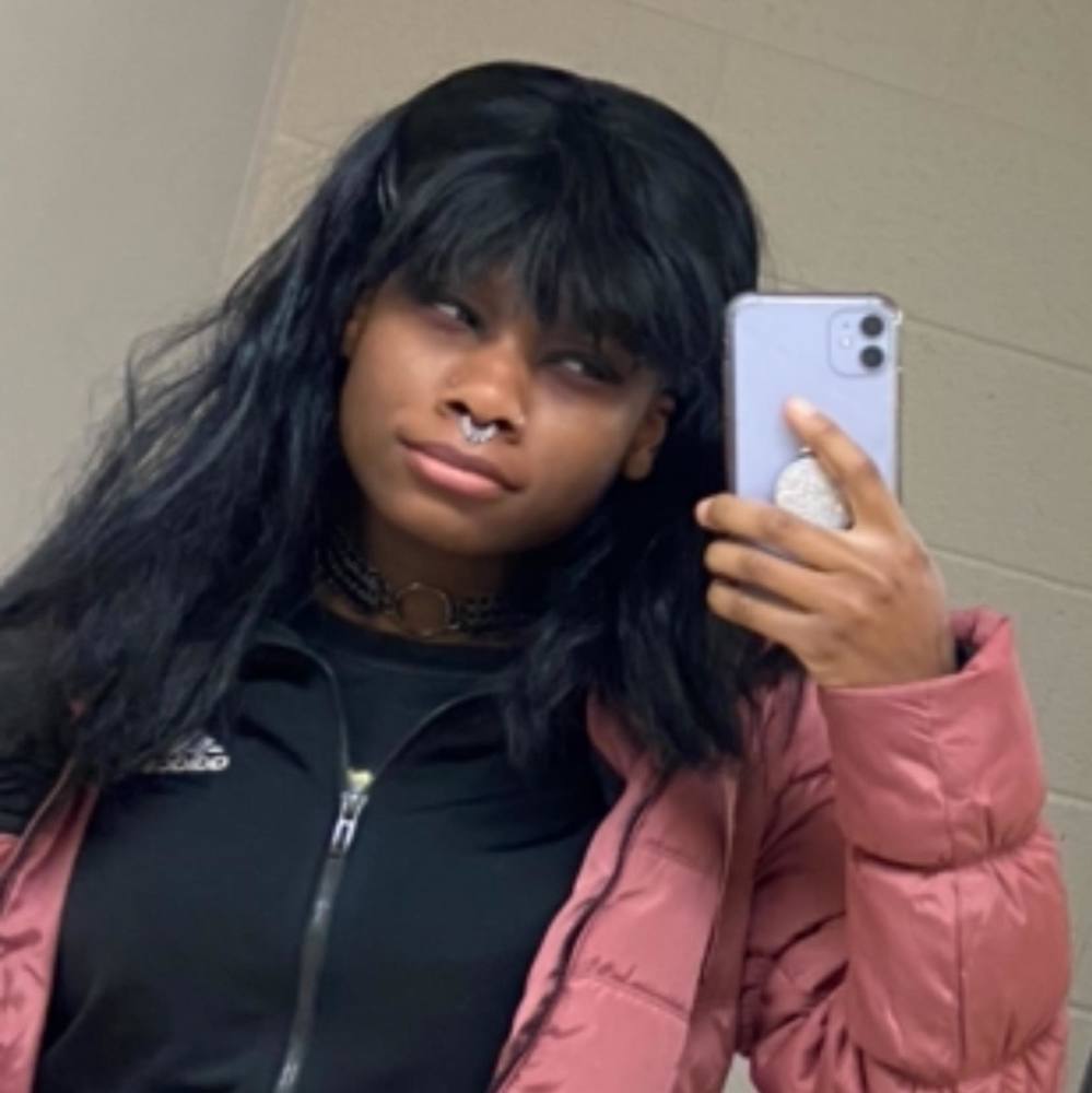 Meet your Posher, Chanel